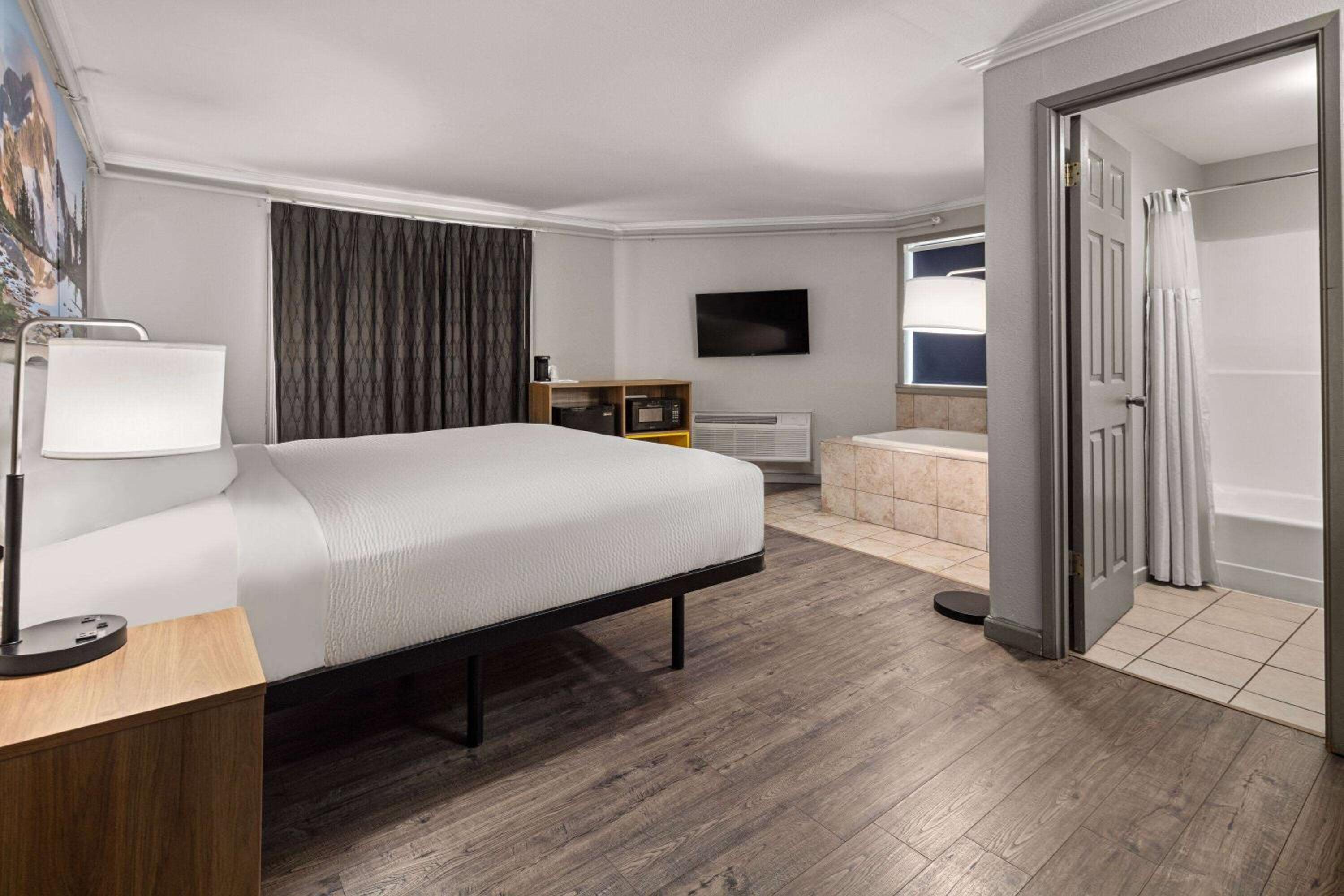Days Inn by Wyndham Lakewood South Tacoma