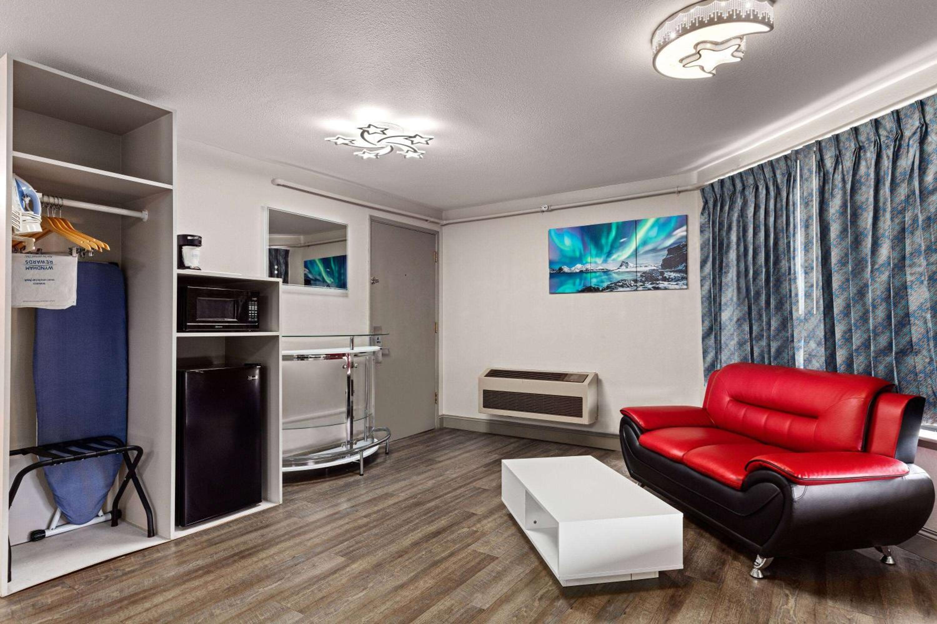 Days Inn by Wyndham Lakewood South Tacoma