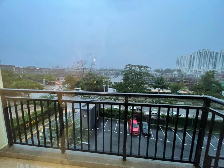 High Speed Wifi Central Park JB 2-3 pax Netflix Paradigm Mall JB CIQ town