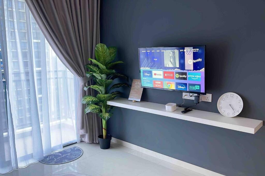 Luxury Central Park Johor Bahru 2-3pax Wifi Netflix CIQ JB Town Paradigm Mall