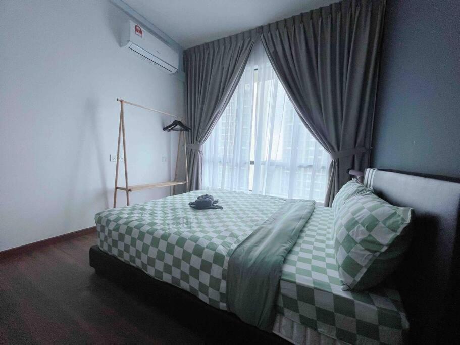 Luxury Central Park Johor Bahru 2-3pax Wifi Netflix CIQ JB Town Paradigm Mall