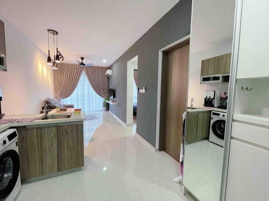 Luxury Central Park Johor Bahru 2-3pax Wifi Netflix CIQ JB Town Paradigm Mall
