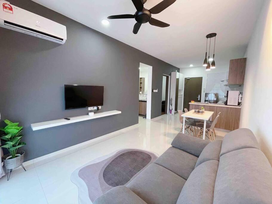 Luxury Central Park Johor Bahru 2-3pax Wifi Netflix CIQ JB Town Paradigm Mall