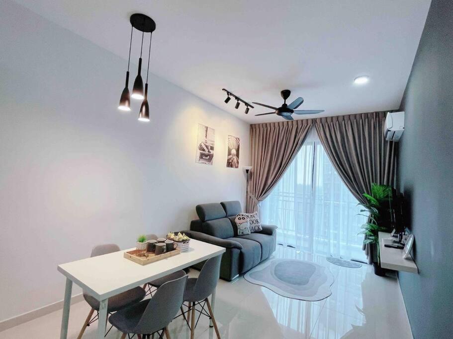 Luxury Central Park Johor Bahru 2-3pax Wifi Netflix CIQ JB Town Paradigm Mall