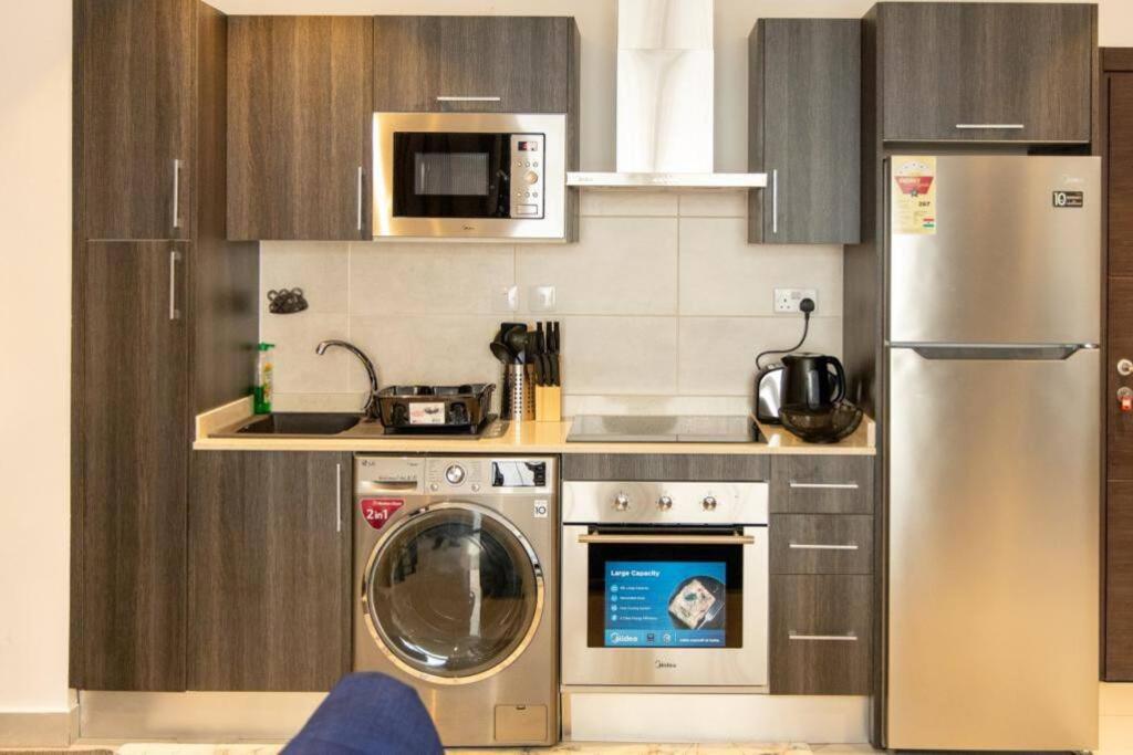 Sunrise Loft @Embassy Gardens (75sqm) view 3