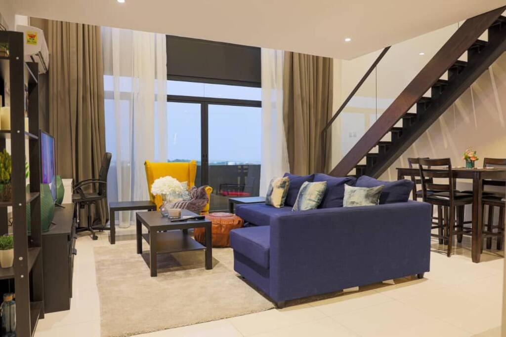 Sunrise Loft @Embassy Gardens (75sqm) view 5