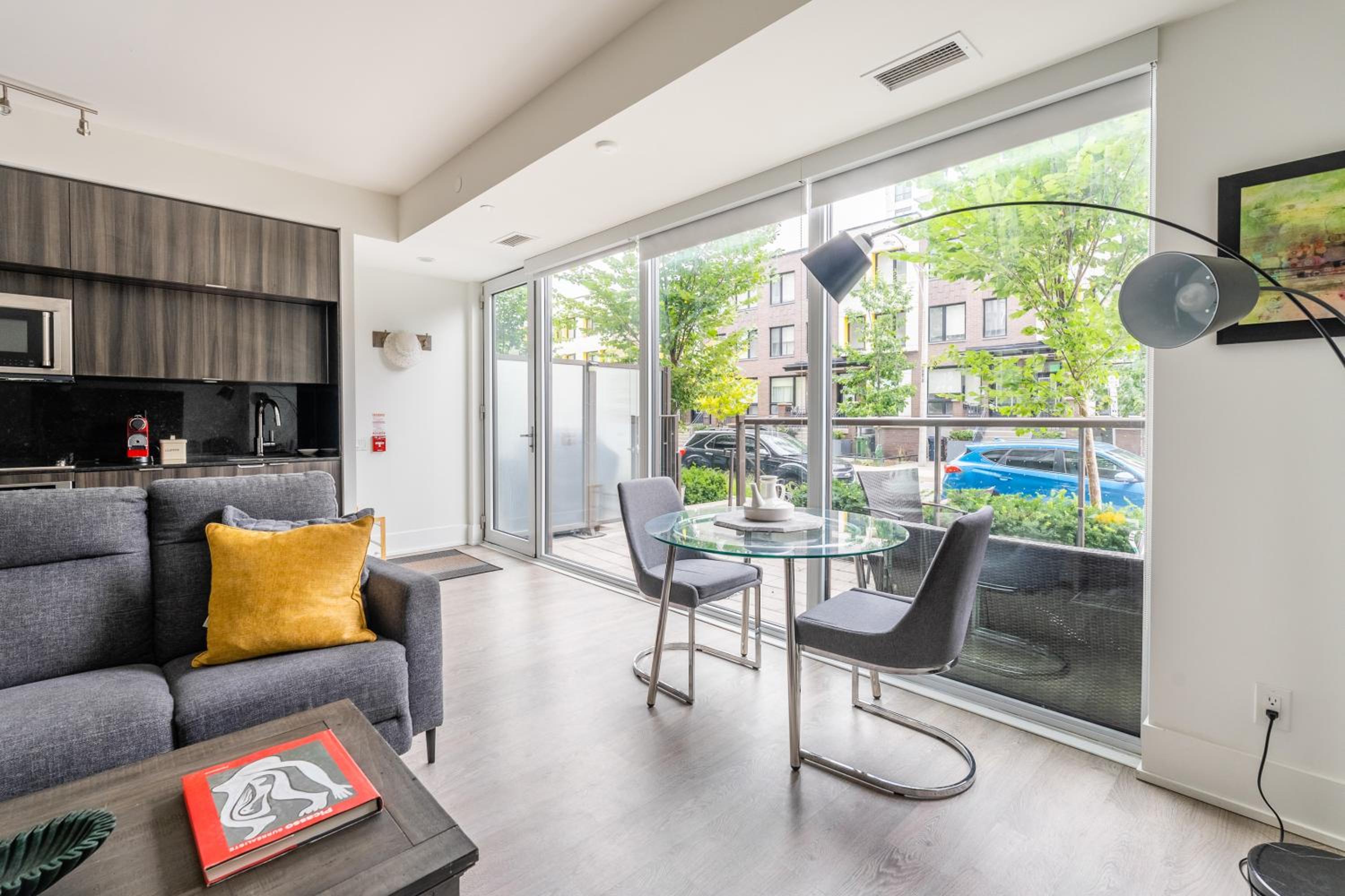 Spacious Corner Apartment Downtown Toronto