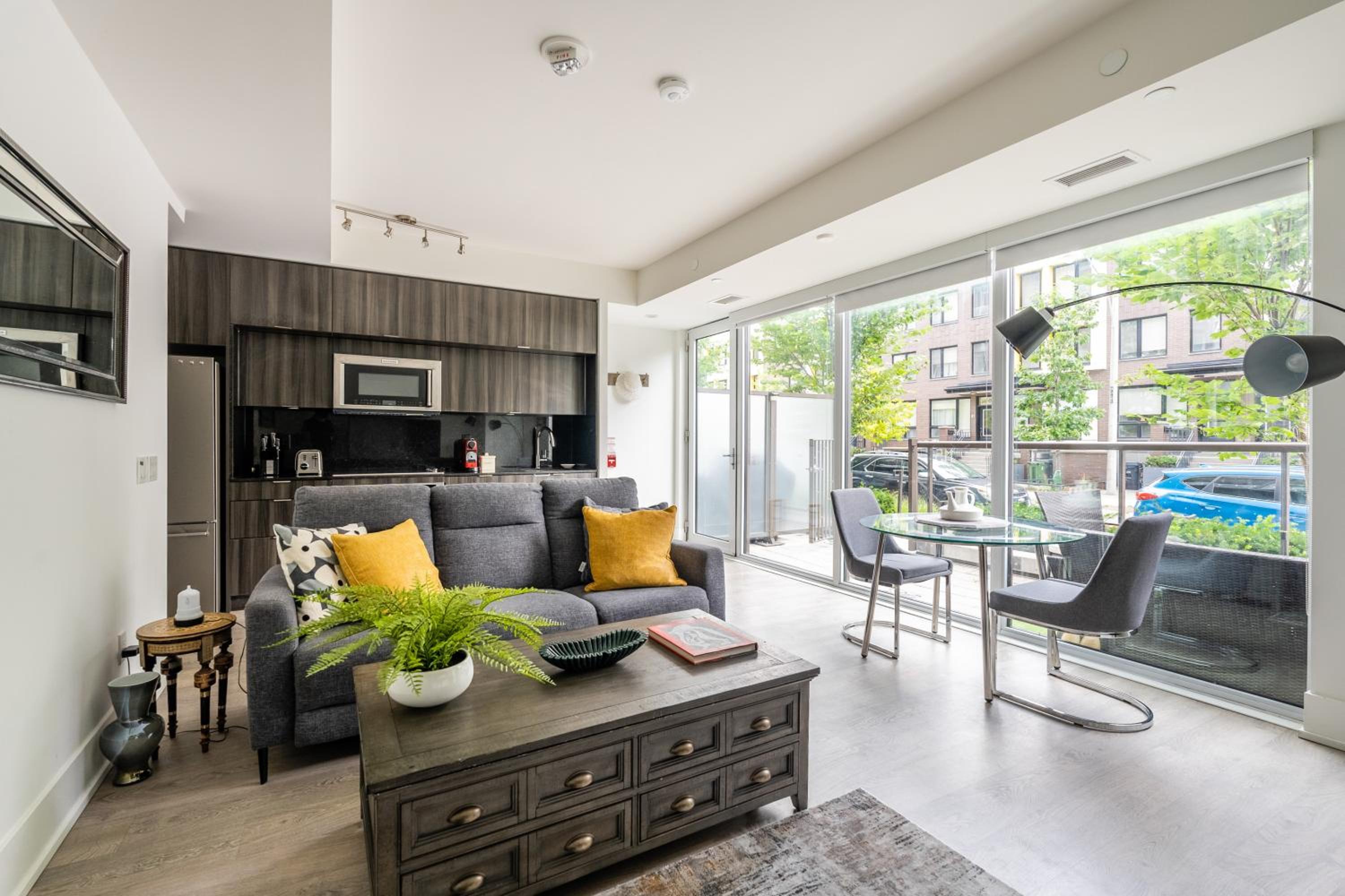 Spacious Corner Apartment Downtown Toronto