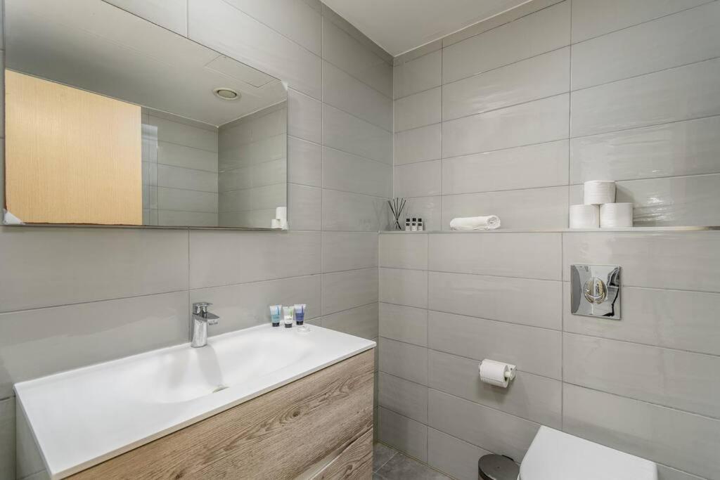 New Branch Gindi Tower 1BR with Parking view 2