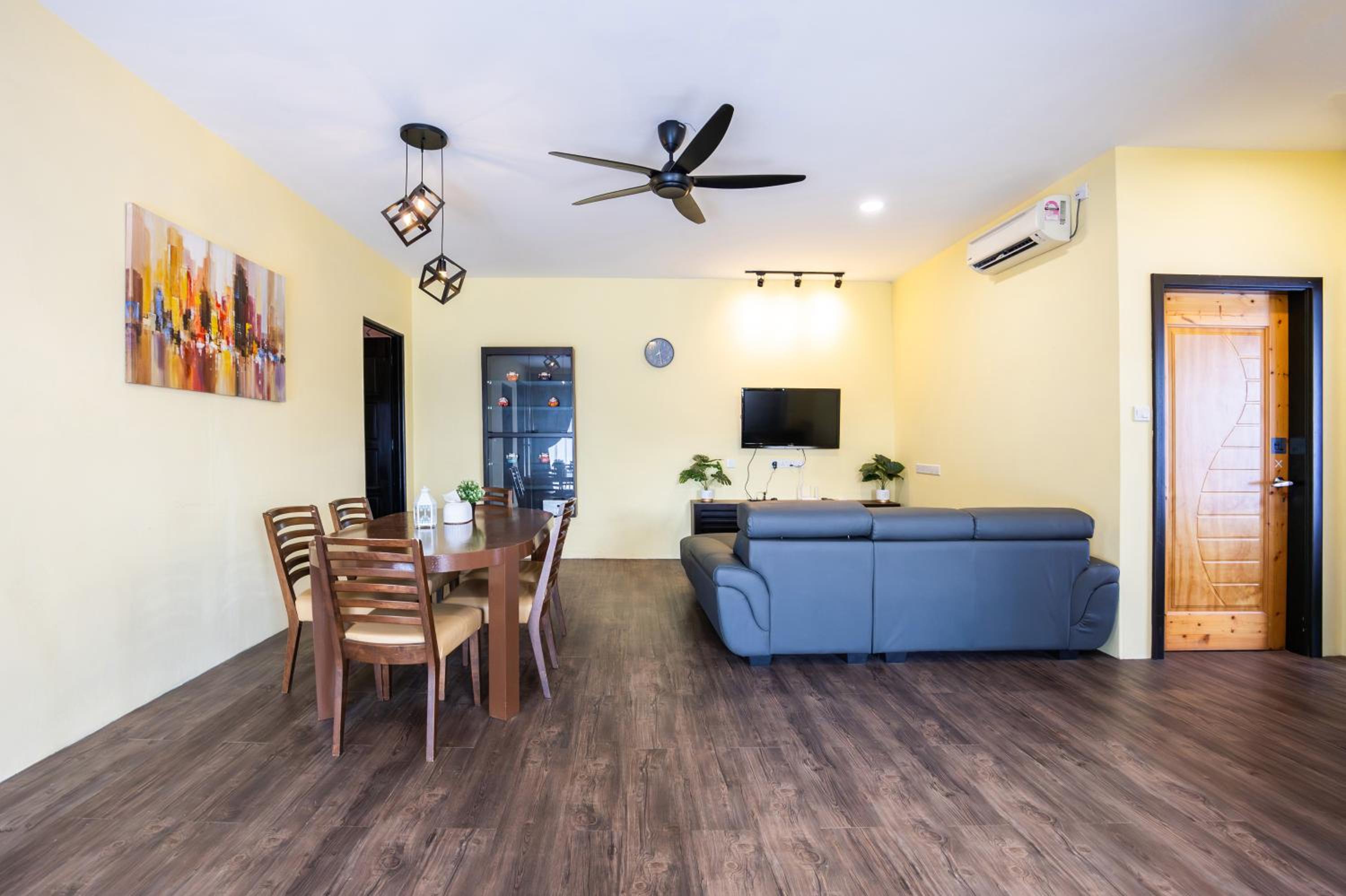 R S Home photo 4
