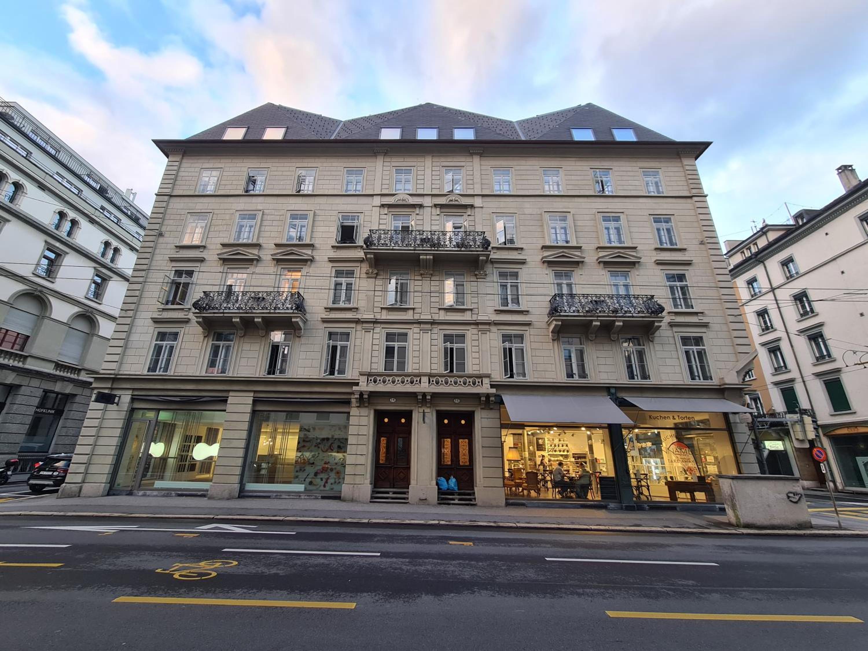 Top City Center Apartments location next to Lion Monument