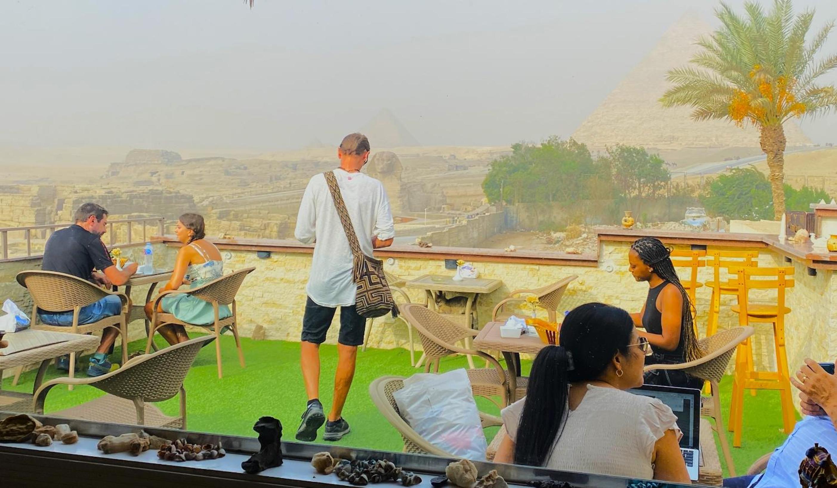 Seven Pyramids View Inn - Rooftop Breakfast