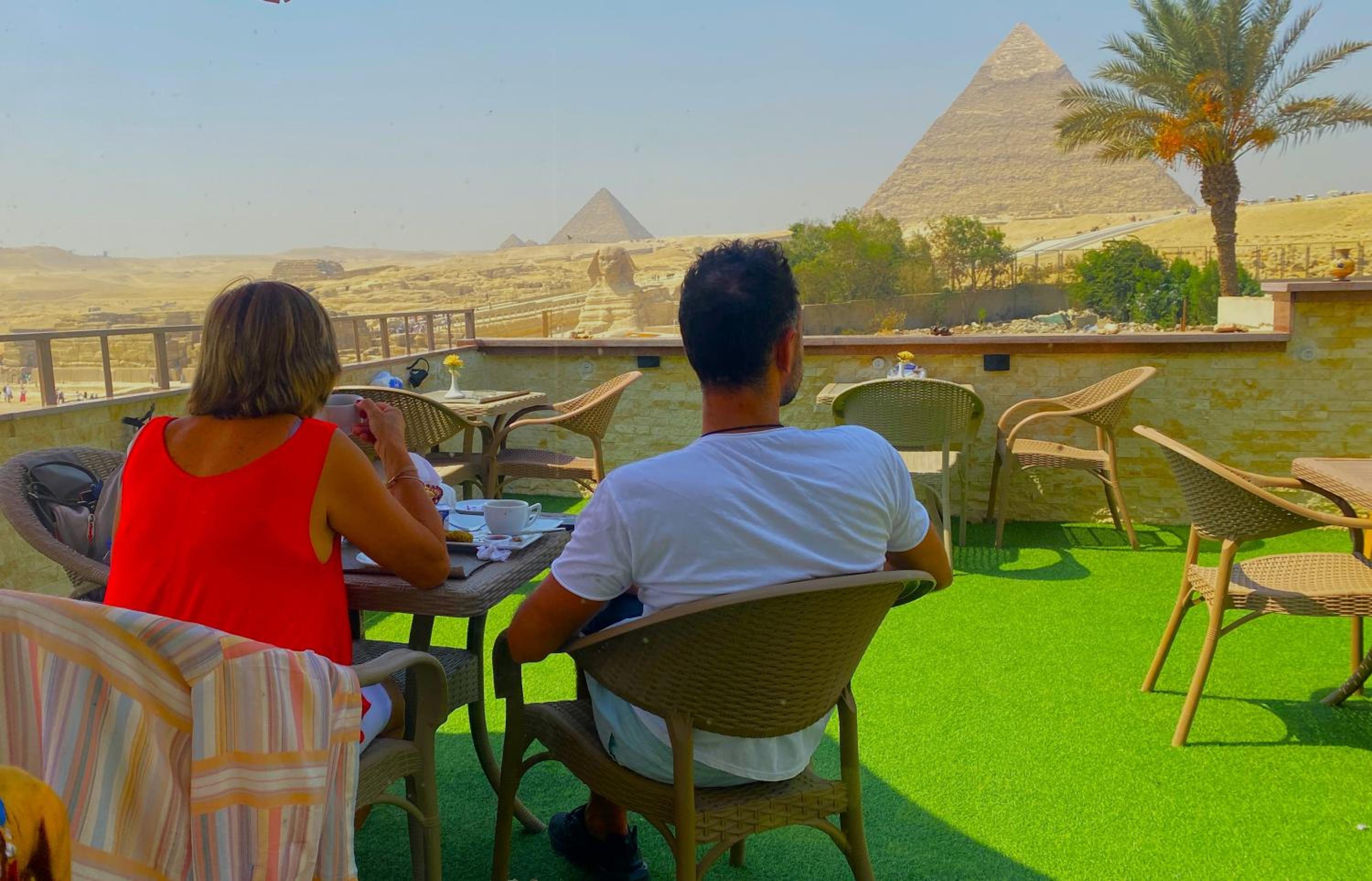 Seven Pyramids View Inn - Rooftop Breakfast