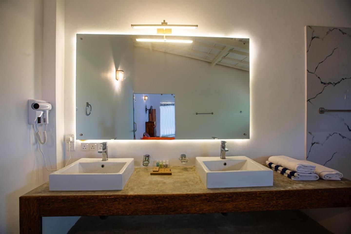 Sri Lanka Beach House Hotel and SPA