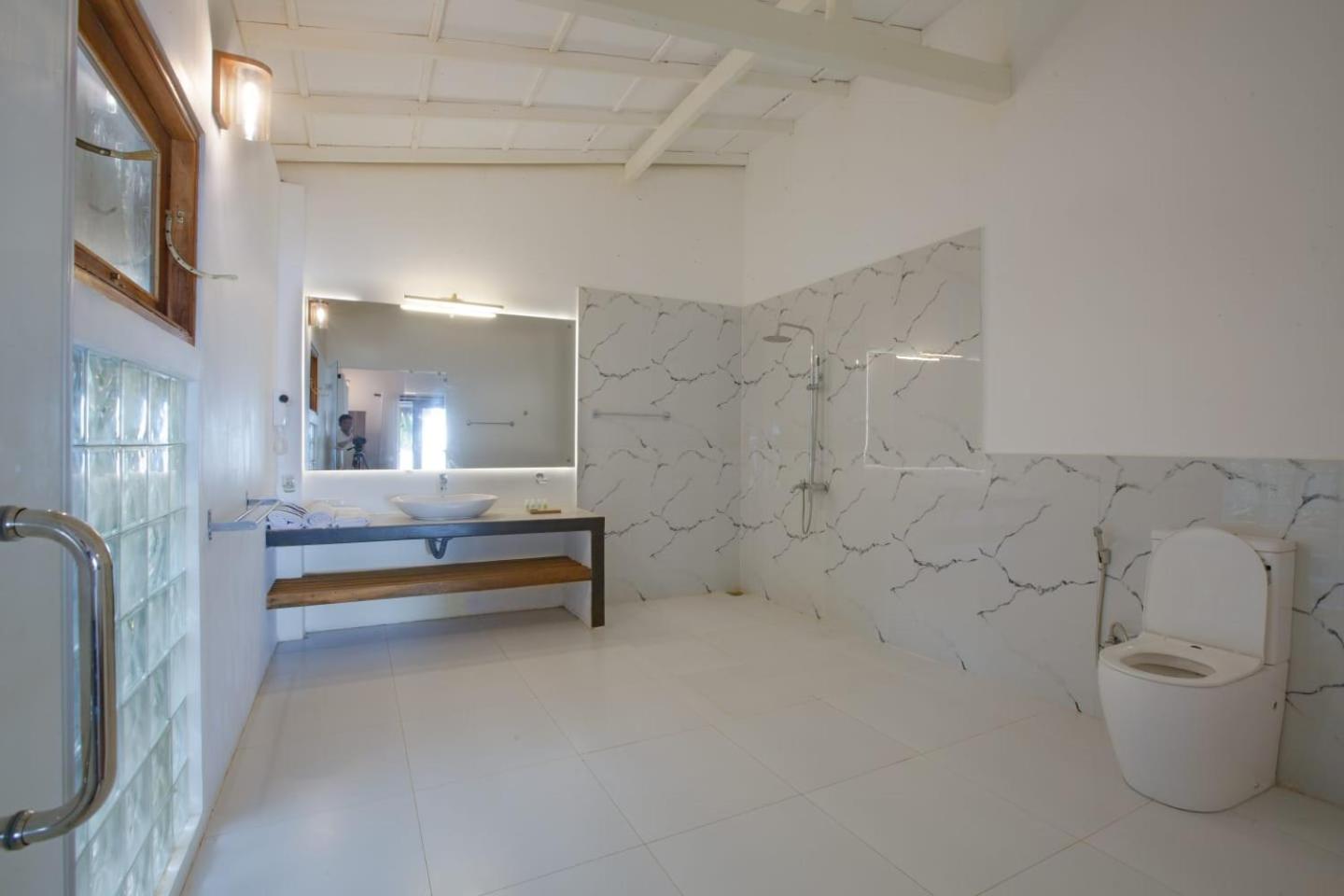 Sri Lanka Beach House Hotel and SPA