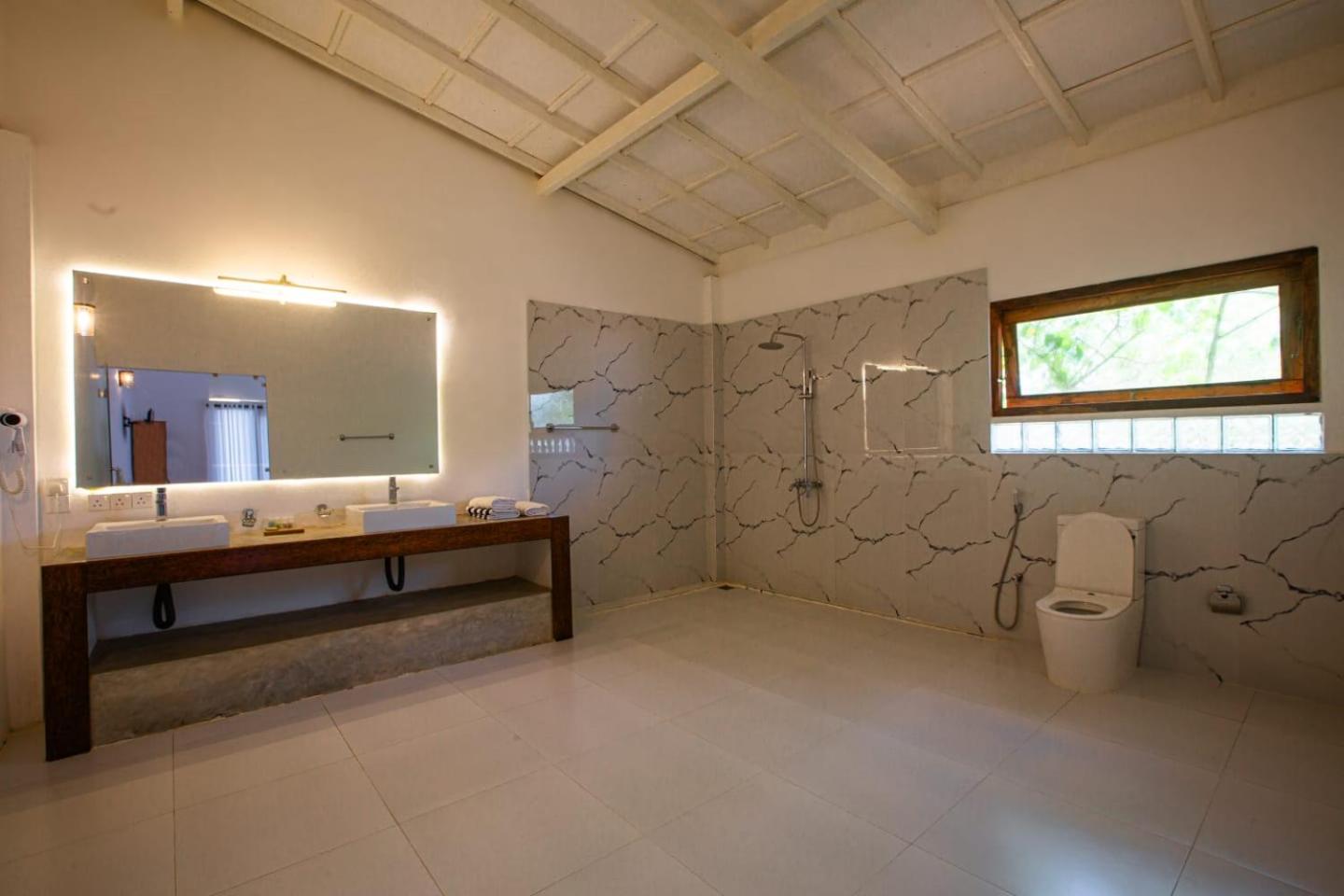 Sri Lanka Beach House Hotel and SPA