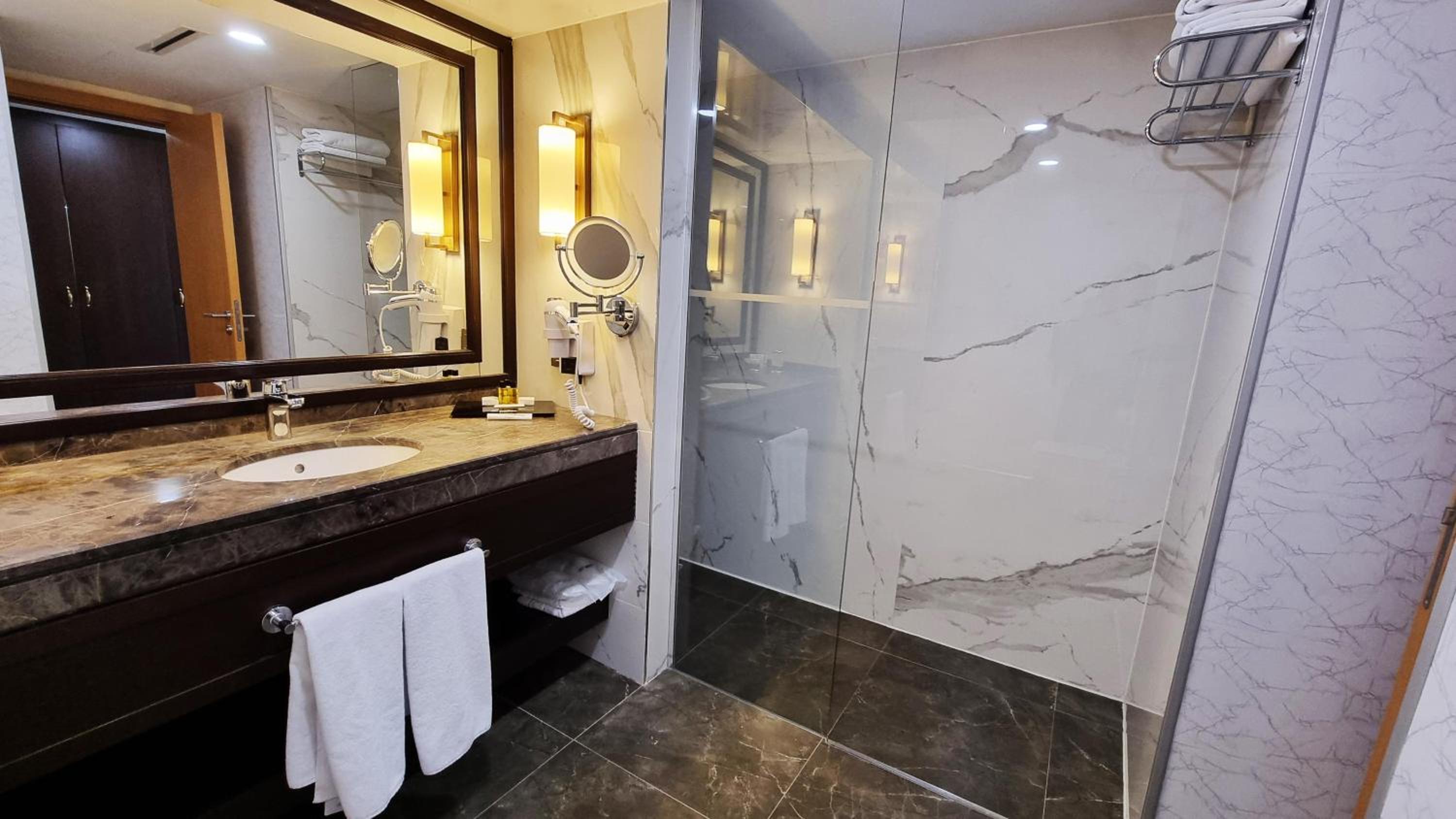 Port Bosphorus - Image 28