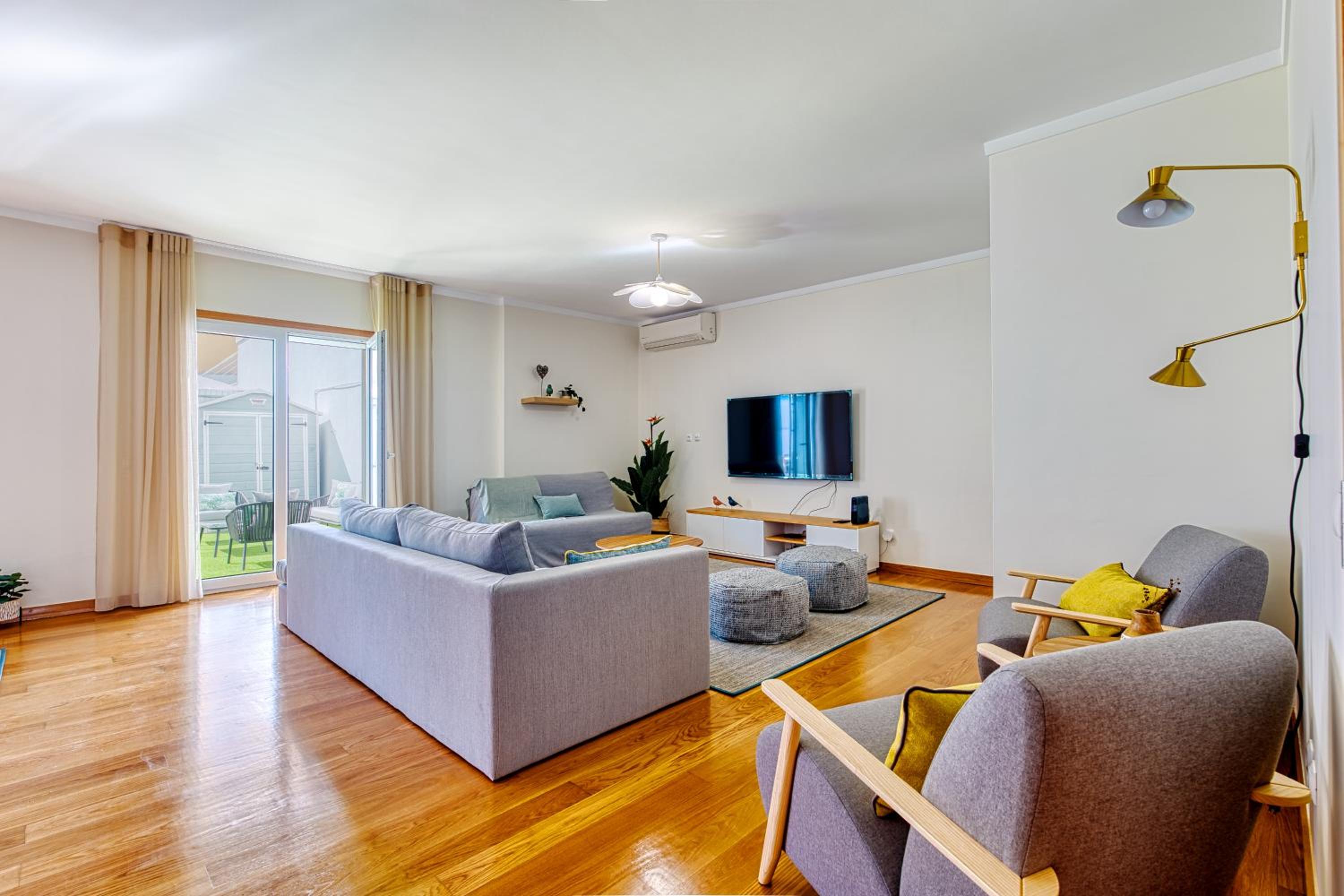 Lisbon Stunning House with Terrace view 4
