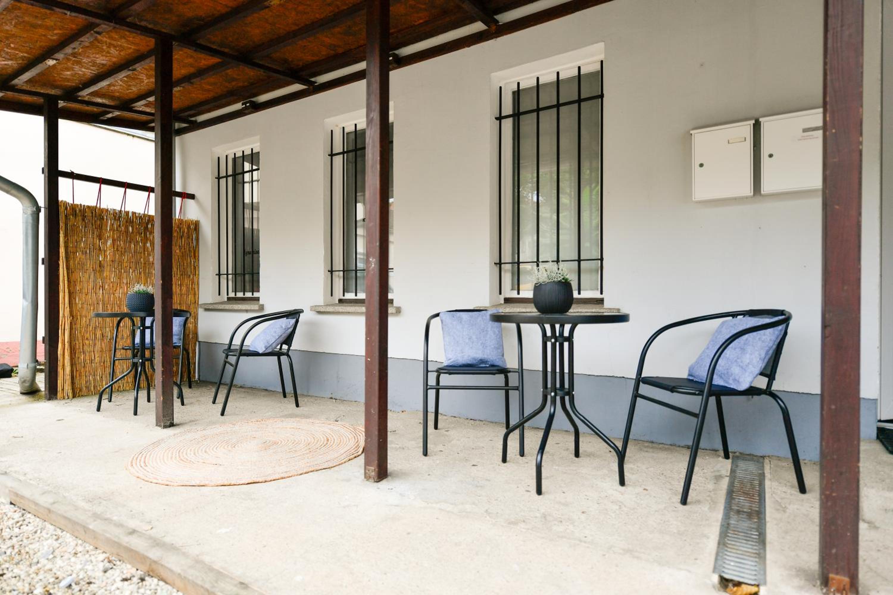 Modernes Altmarkt Apartment mit Parkplatz 4 Gäste 55qm Waschmaschine Wlan Netflix Terrasse