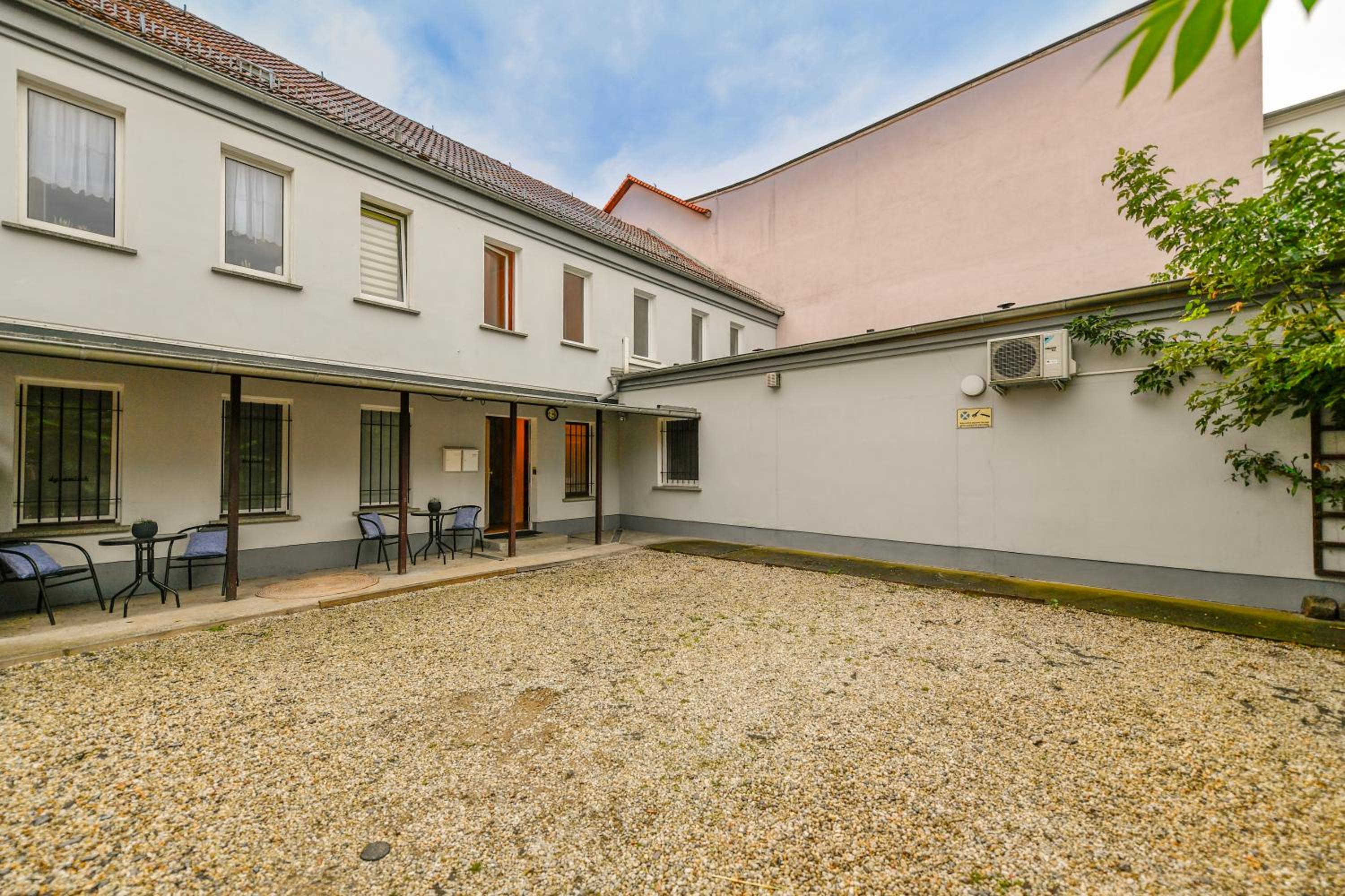 Modernes Altmarkt Apartment mit Parkplatz 4 Gäste 55qm Waschmaschine Wlan Netflix Terrasse