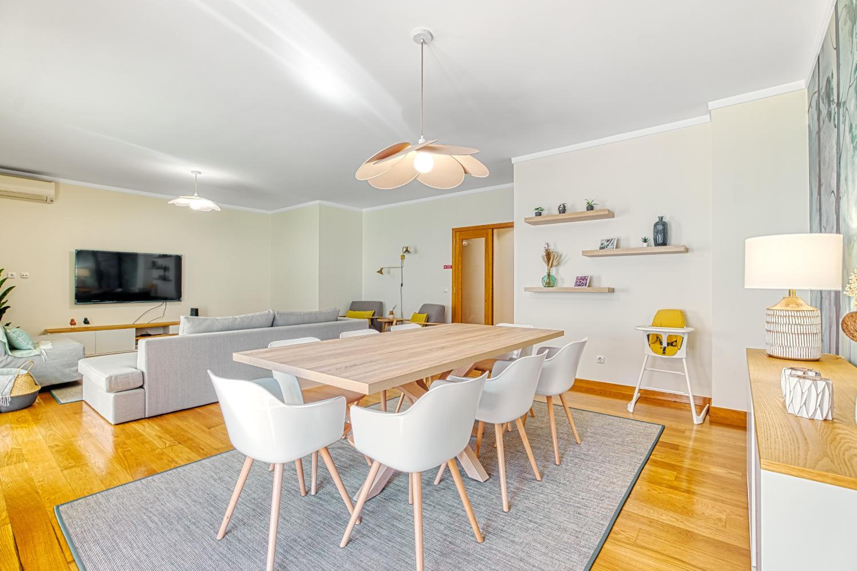 Lisbon Stunning House with Terrace view 5