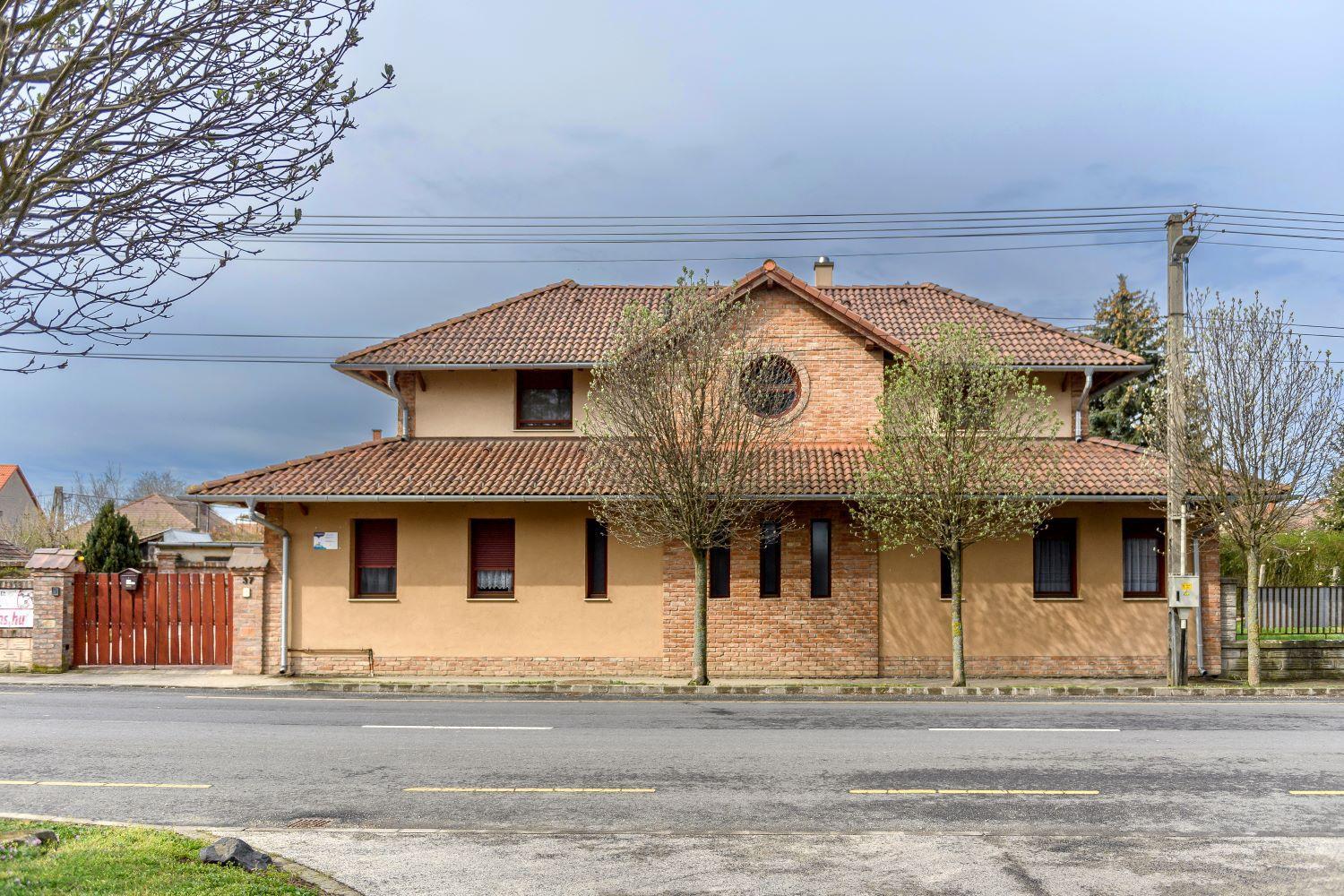 Cherry Apartmanház