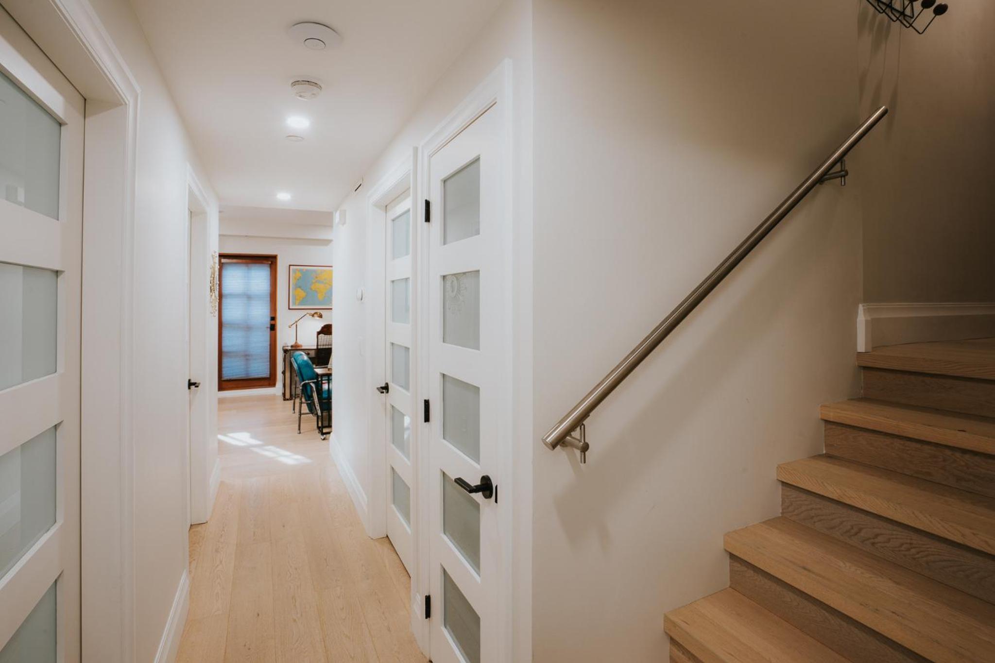 A Gentle Hideaway in the Urban Forest WEST END downtown Vancouver
