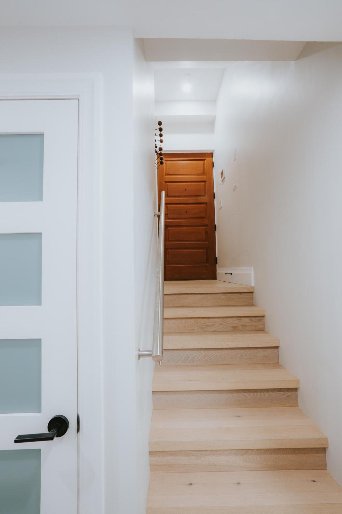 A Gentle Hideaway in the Urban Forest WEST END downtown Vancouver