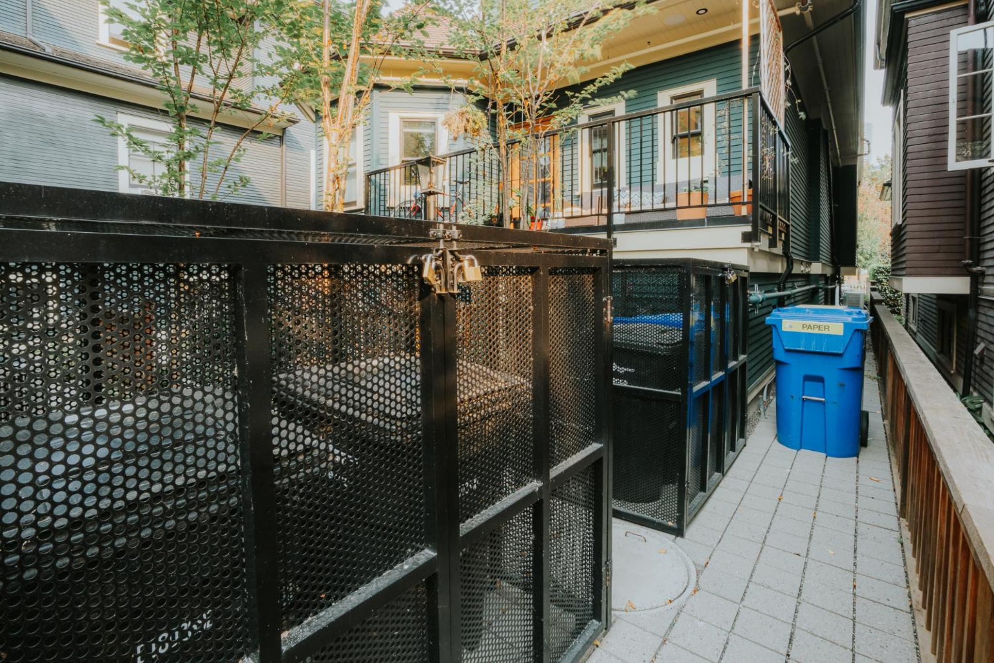 A Gentle Hideaway in the Urban Forest WEST END downtown Vancouver