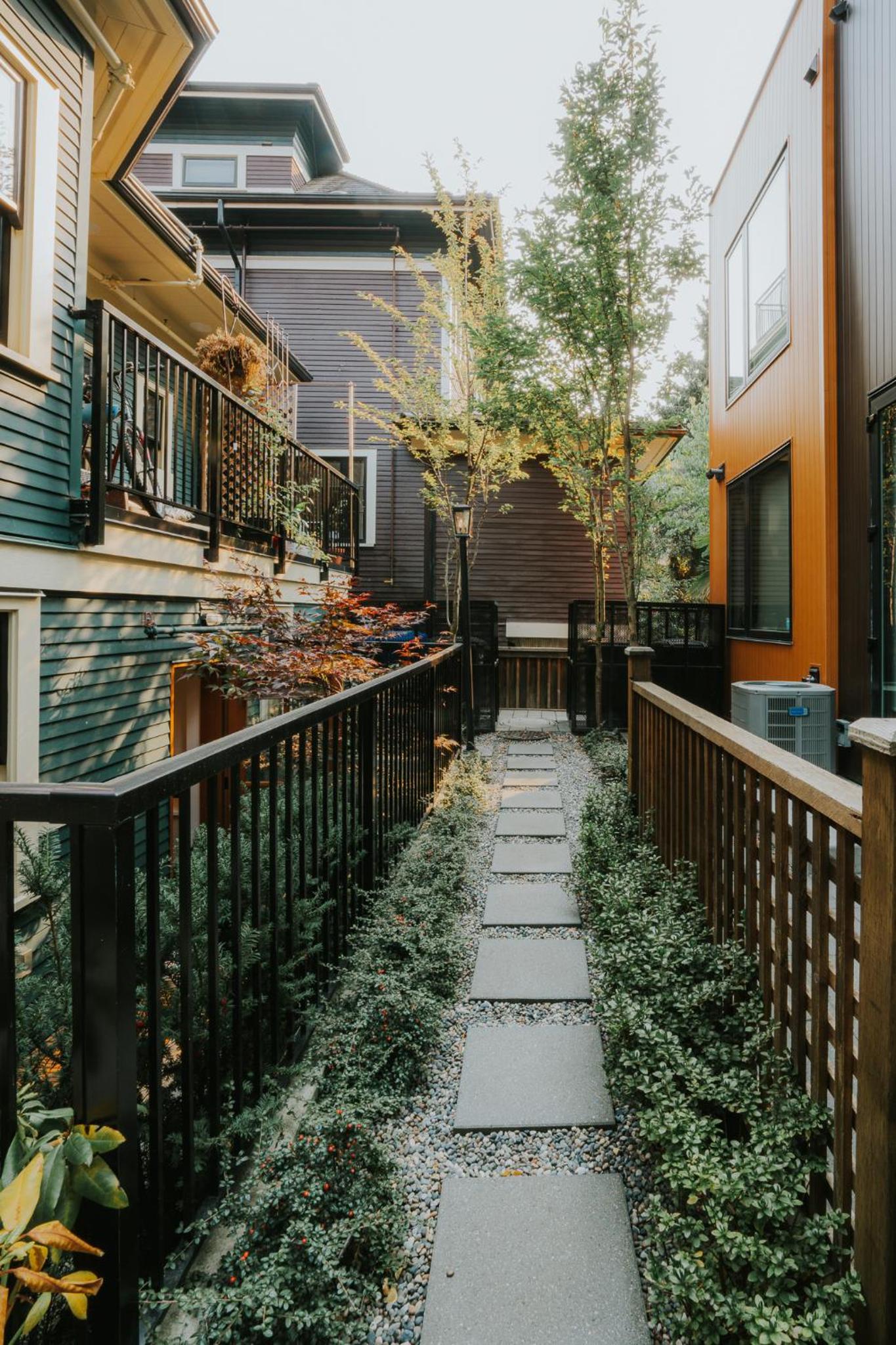 A Gentle Hideaway in the Urban Forest WEST END downtown Vancouver