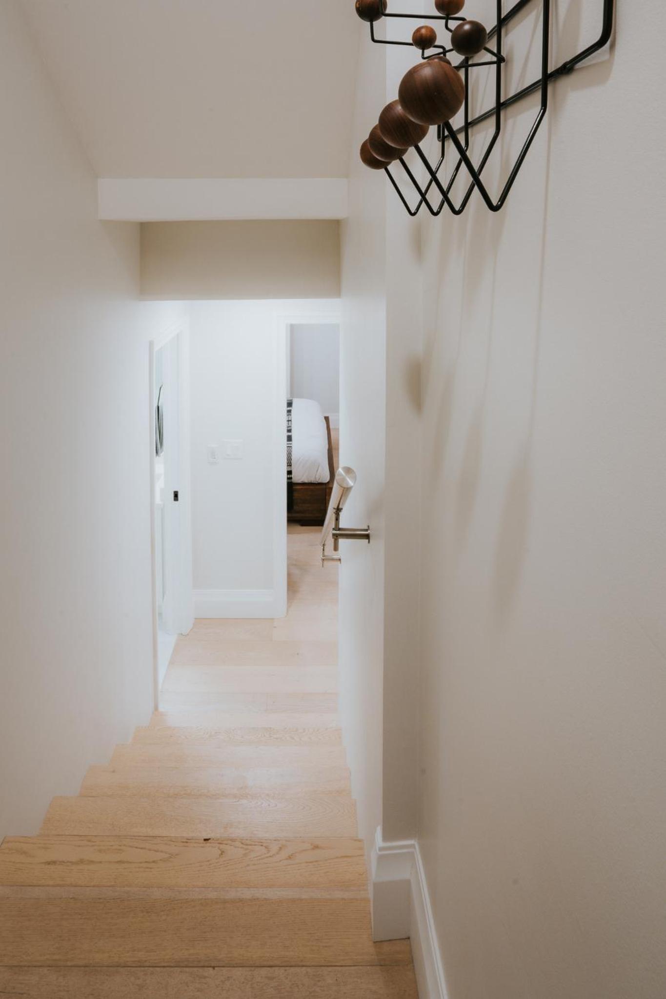 A Gentle Hideaway in the Urban Forest WEST END downtown Vancouver