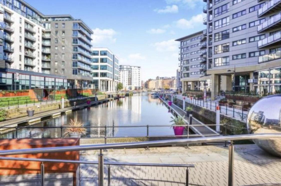 Deluxe Apt & The Best River Canal View In Leeds view 3