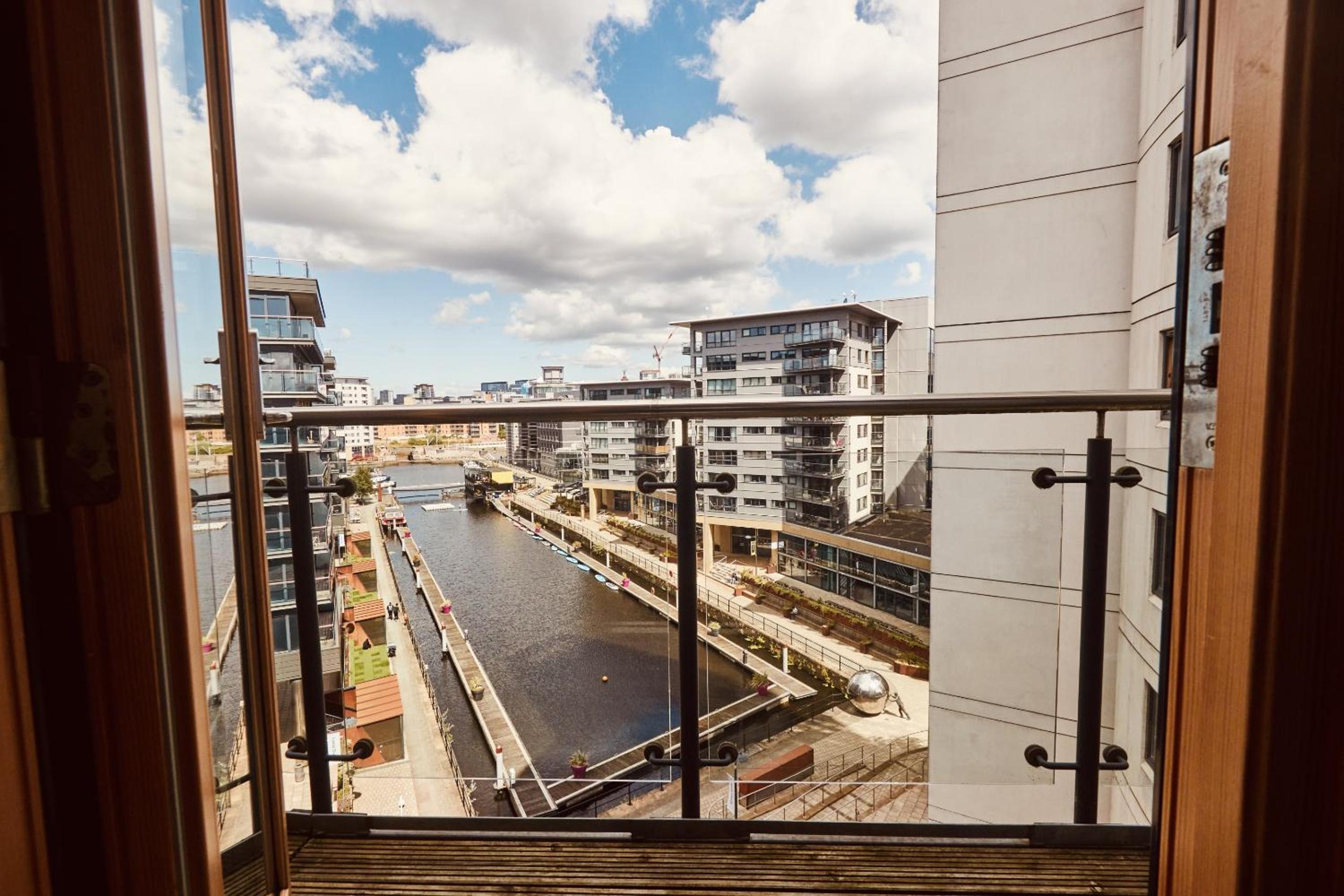 Deluxe Apt & The Best River Canal View In Leeds view 4