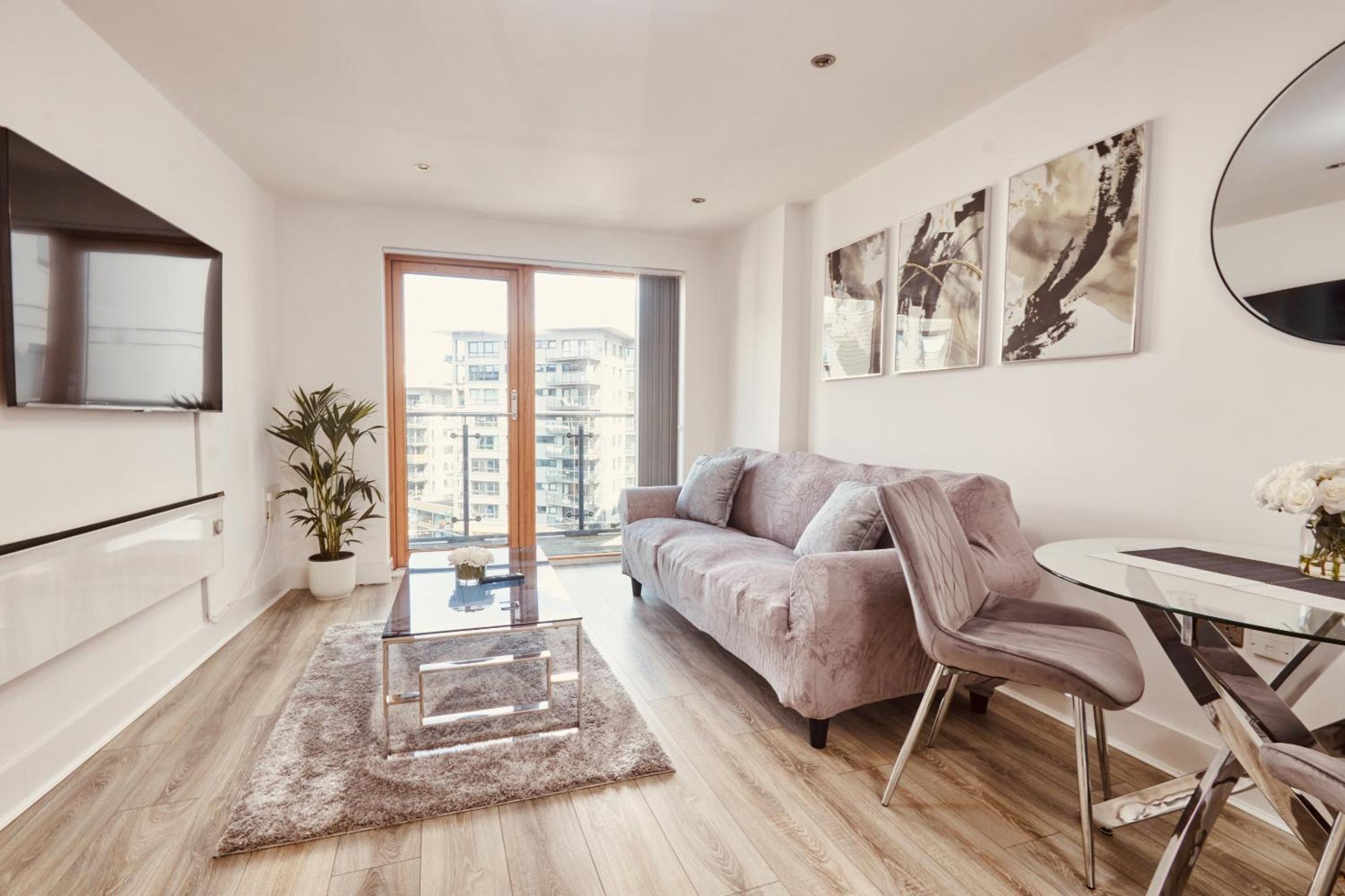 Deluxe Apt & The Best River Canal View In Leeds view 5