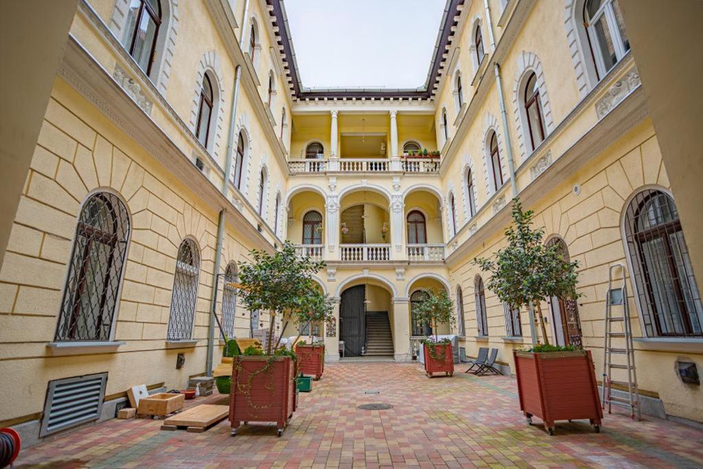 Cosy gallery flat in Akacfa st. view 5