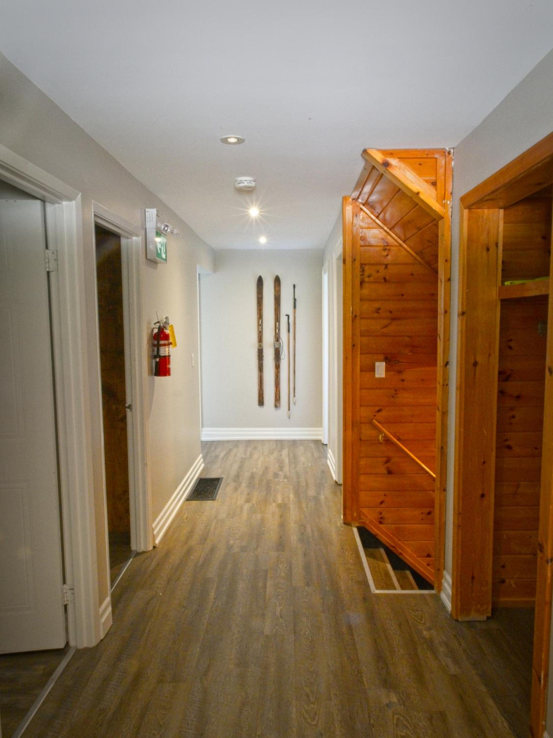 Blue Mountain 6BR Chalet Modern Hot Tub Mountain Views Walk to Village