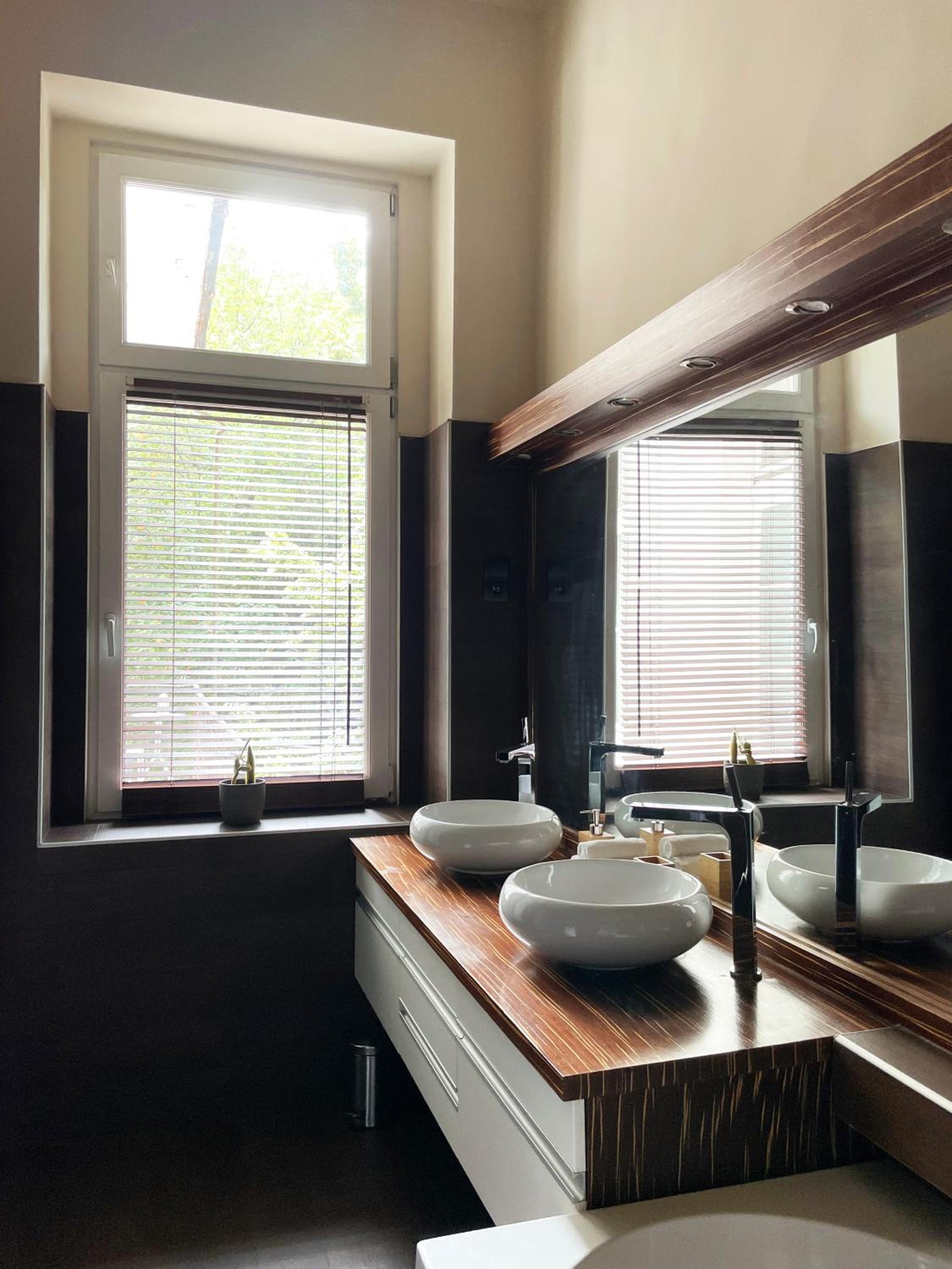 Deluxe Cosmopolitan Apartment Budapest with Free Parking view 5