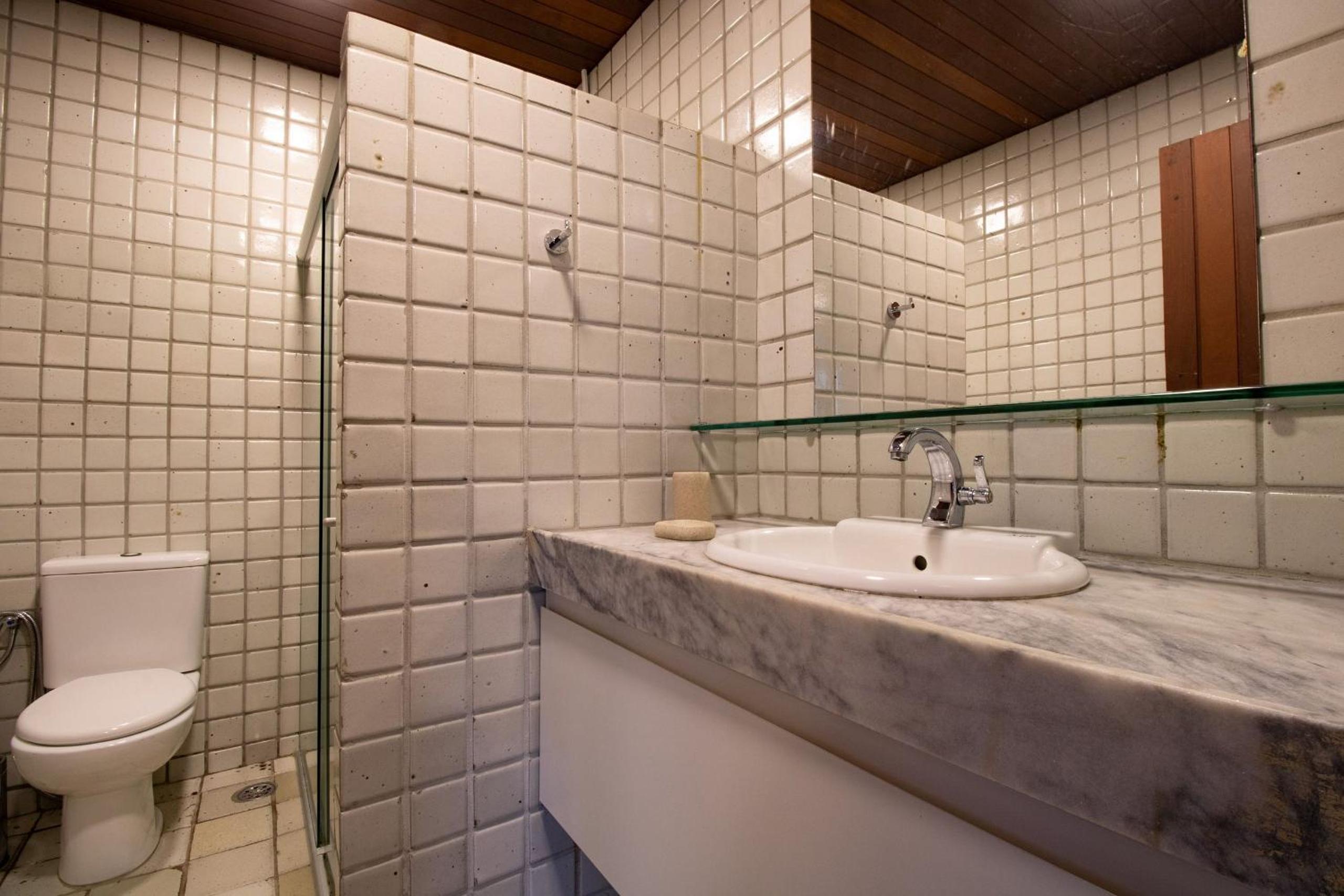 Casa 04 Suítes com vista privativa para lagoa