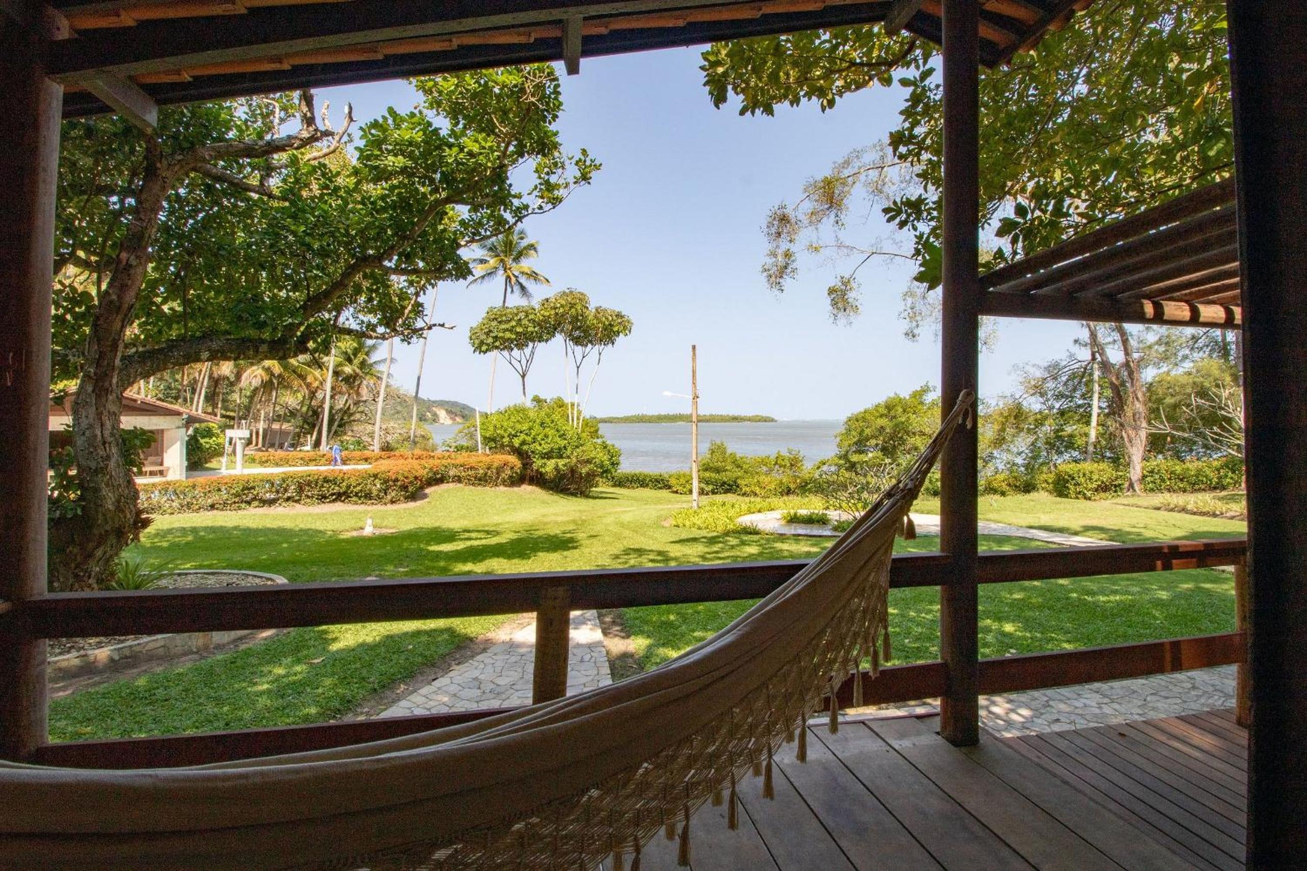 Casa 04 Suítes com vista privativa para lagoa