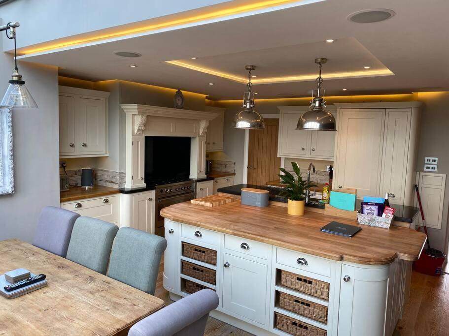 Delightful Salcombe house with panoramic views view 2
