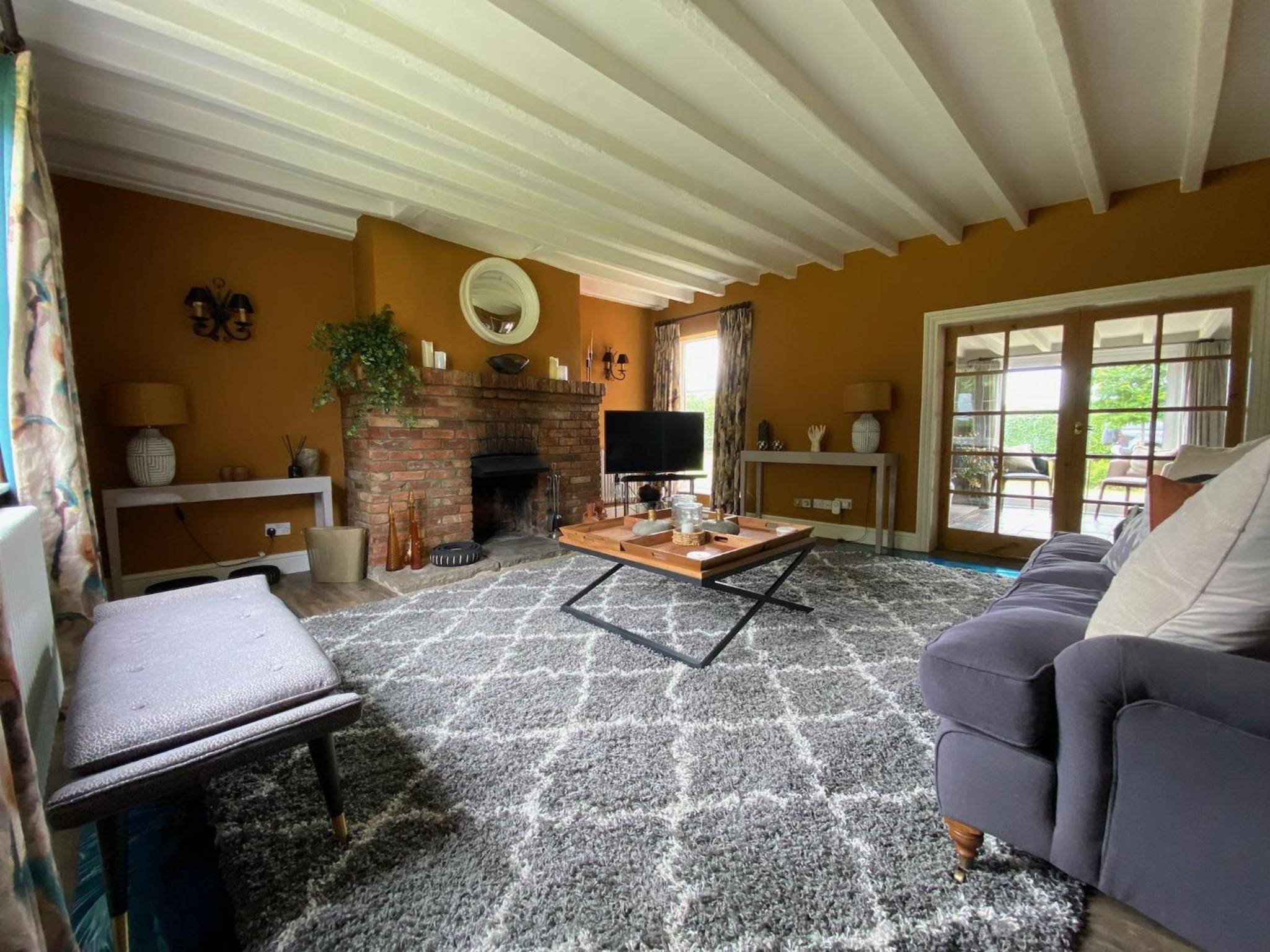 Leo's Holiday Cottage view 4
