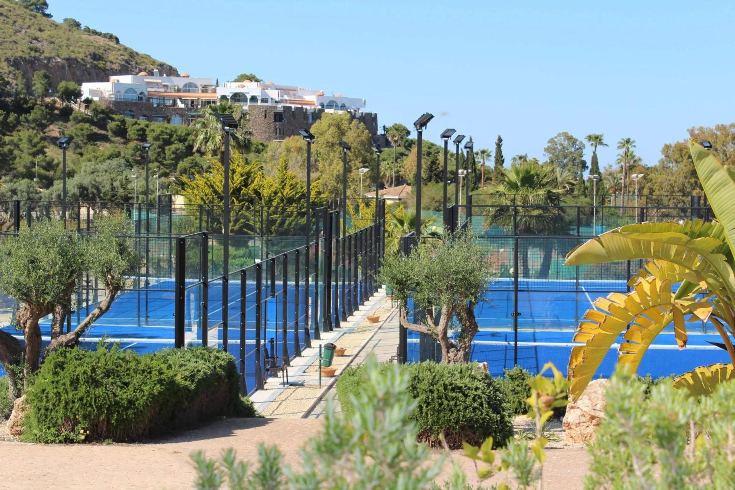 Four Bedroom Townhouse With Communal Pool