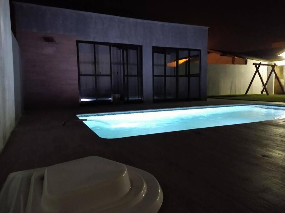 Aconchegante casa de Madeira com linda área lazer!