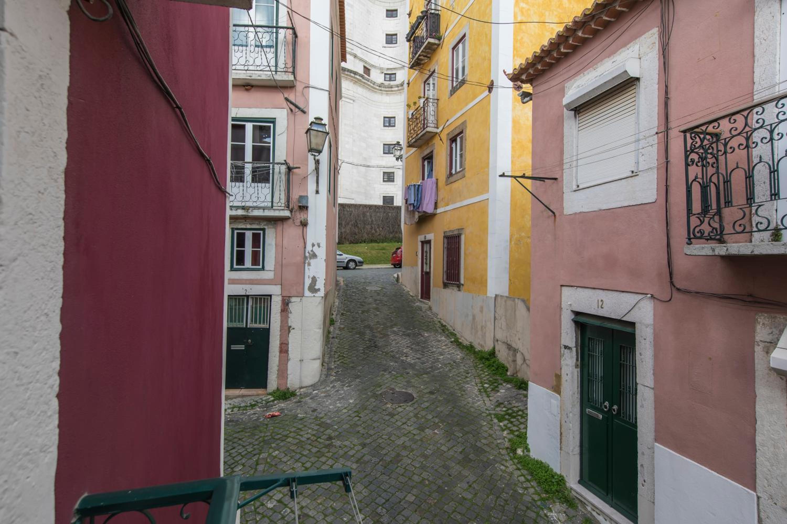 My lovely home in Alfama - with AC view 4
