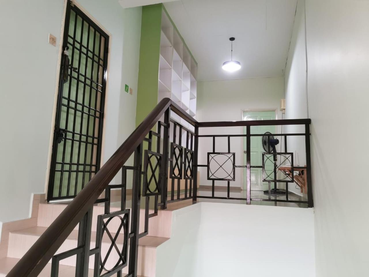 JMKT Homestay Bandar Seri Alam 9-10pax photo 7