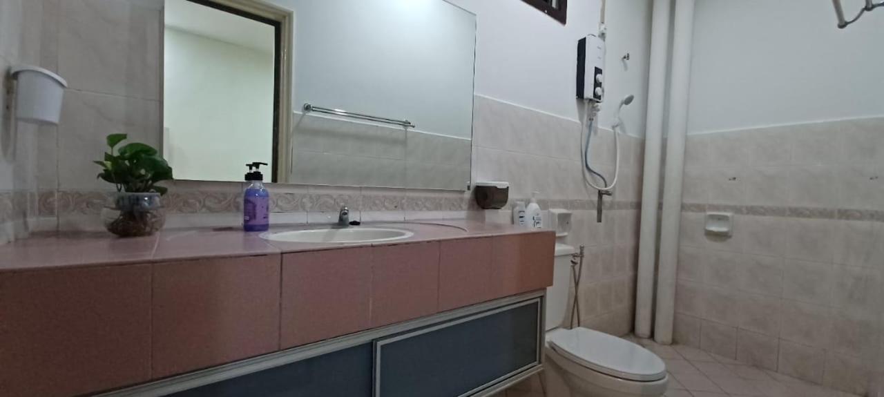 JMKT Homestay Bandar Seri Alam 9-10pax photo 2