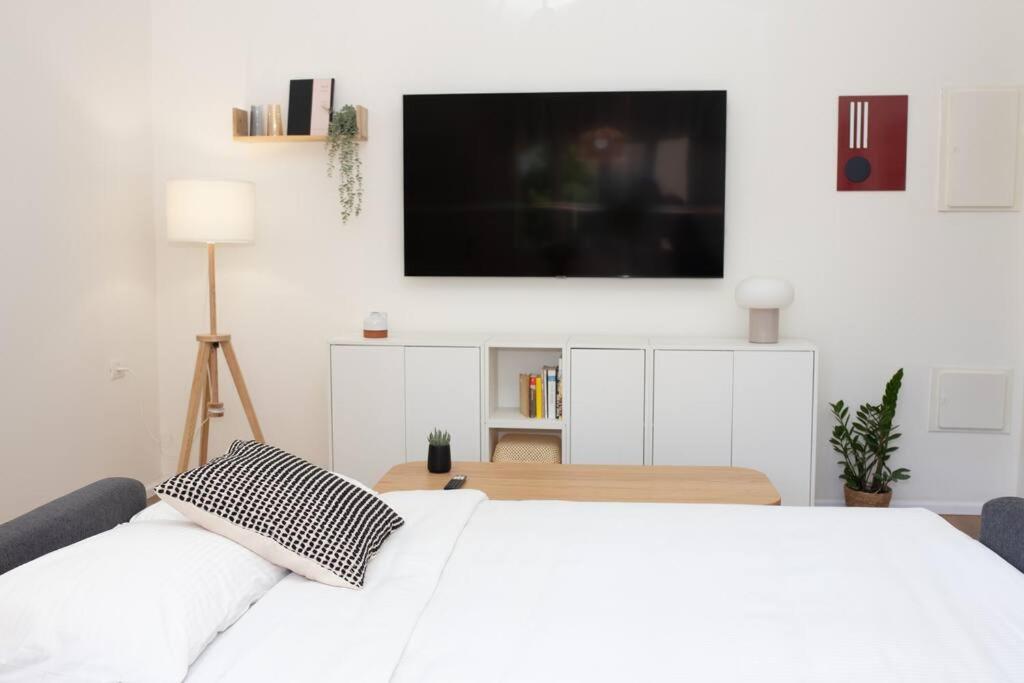 Bright and Cozy Bauhaus Gem view 3