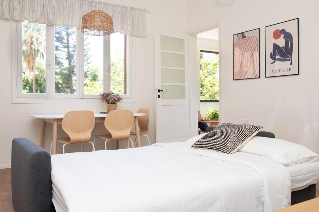 Bright and Cozy Bauhaus Gem view 4