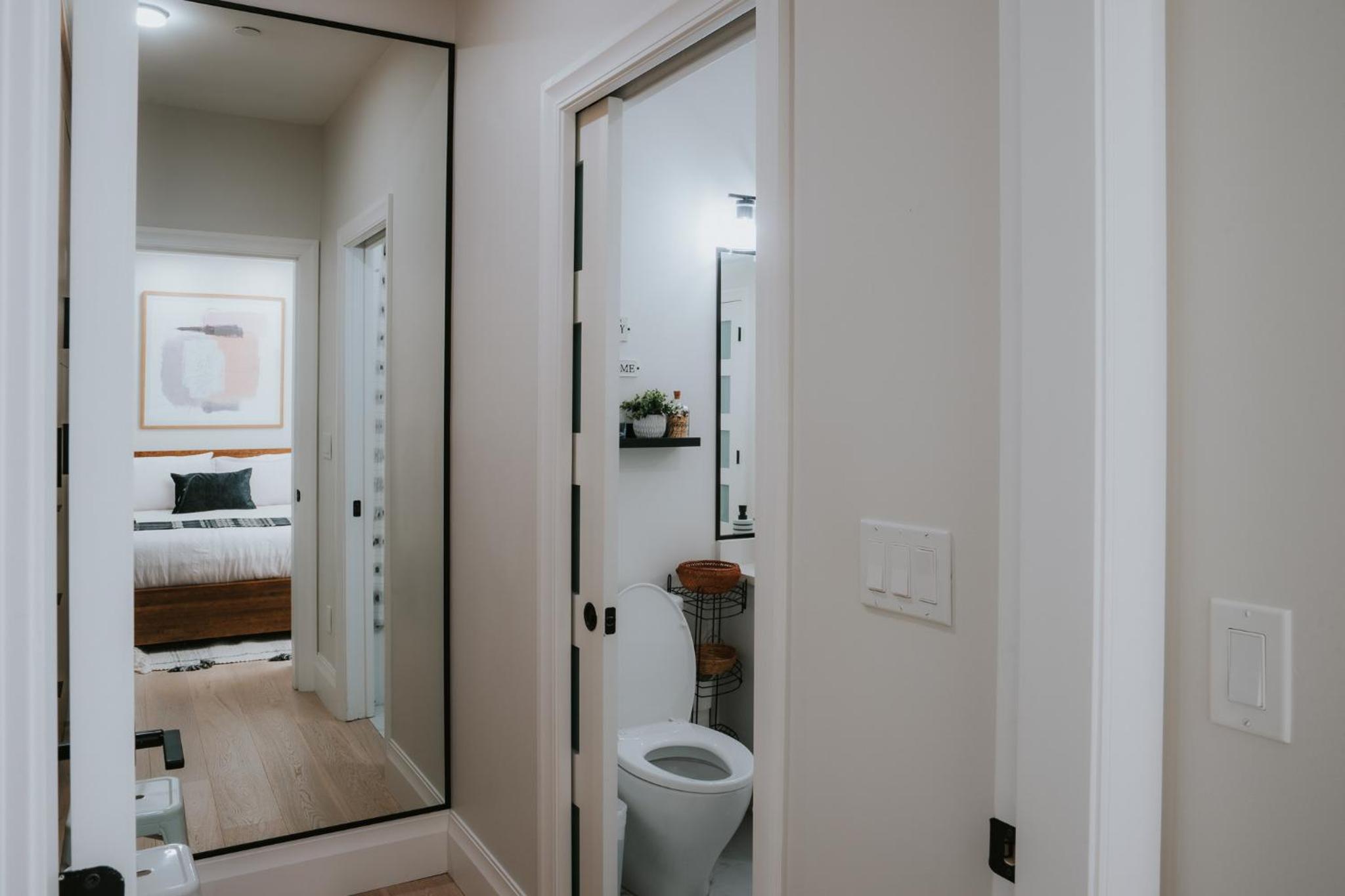 A Gentle Hideaway in the Urban Forest WEST END downtown Vancouver