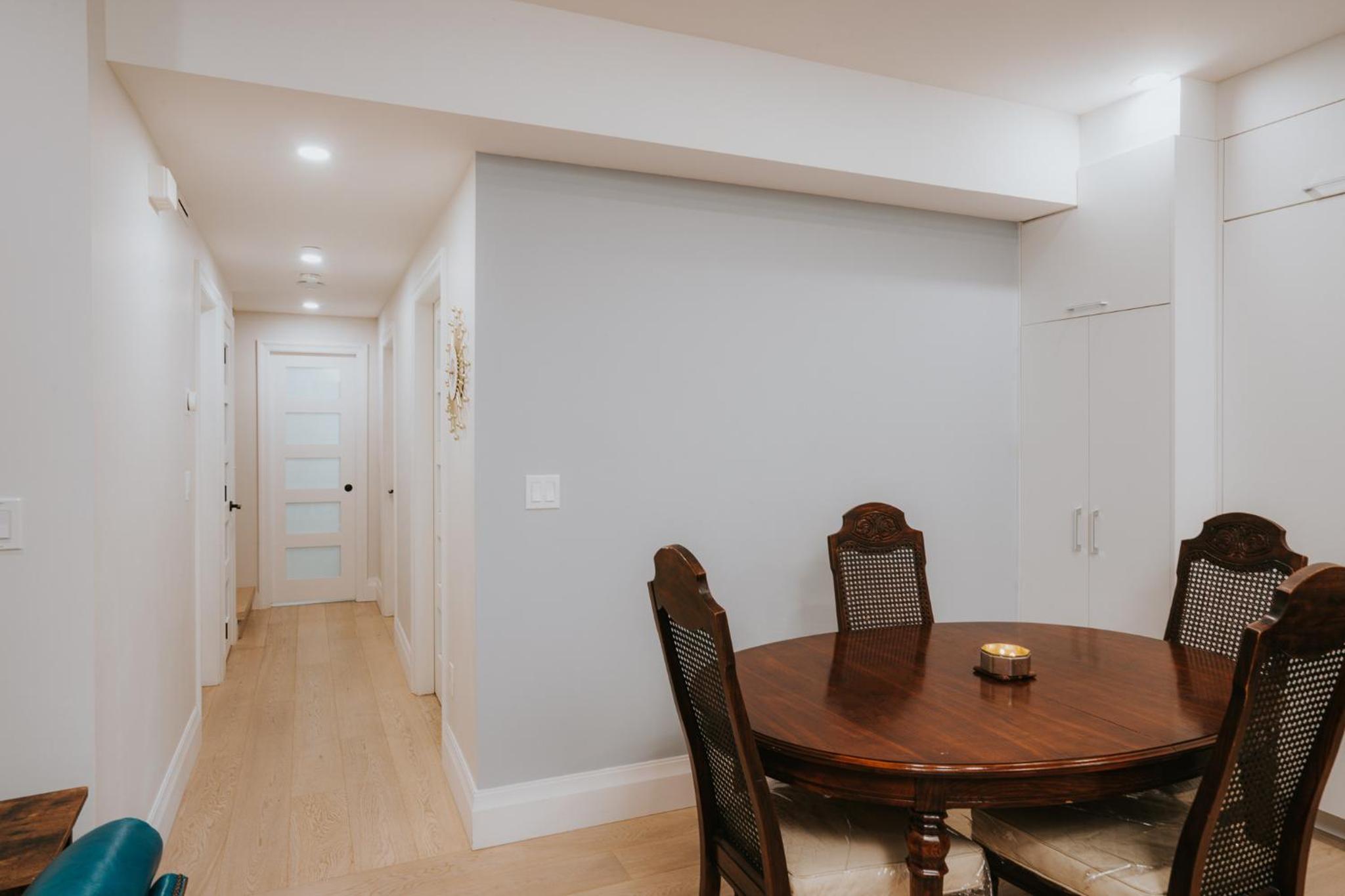 A Gentle Hideaway in the Urban Forest WEST END downtown Vancouver